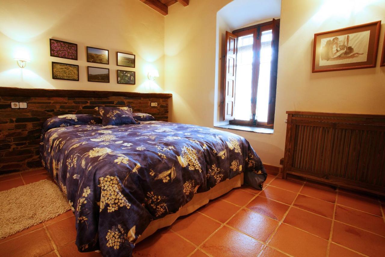 Palacio Viejo De Las Corchuelas Torrejón el Rubio Exteriör bild