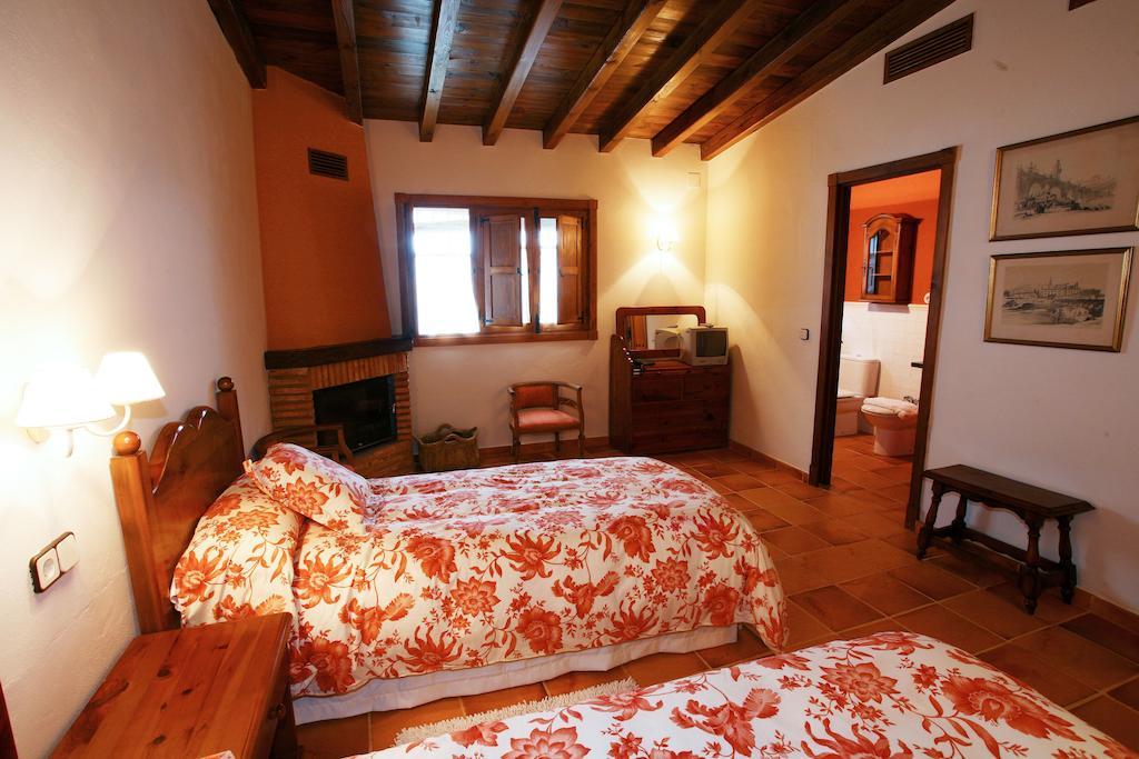 Palacio Viejo De Las Corchuelas Torrejón el Rubio Rum bild